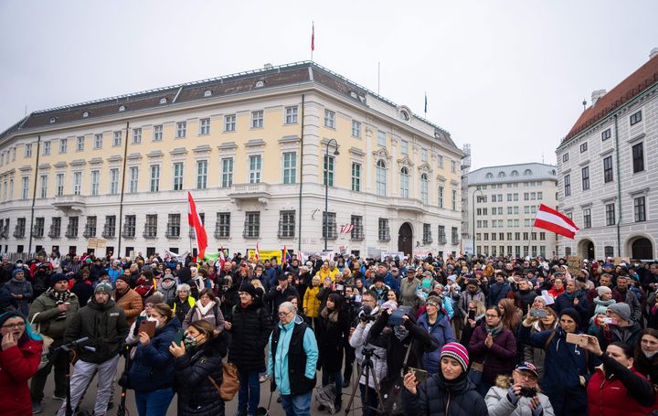 Διαδηλωτές κατά του εμβολιασμού διαδηλώνουν στην Βιέννη, Αυστρία, στις 14 Νοεμβρίου 2021/