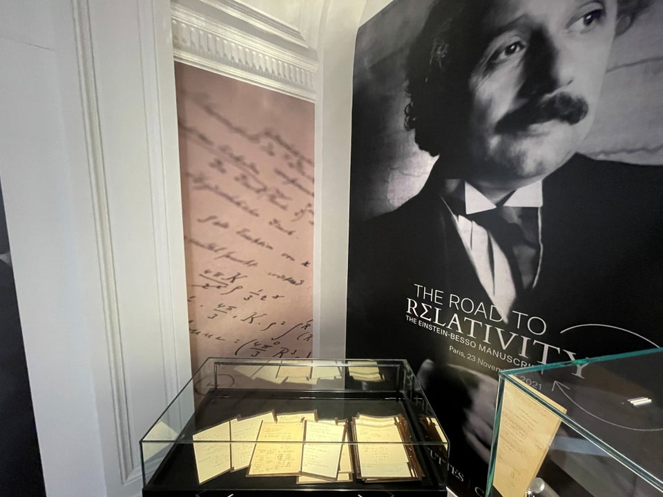 Χειρόγραφο του Αϊνστάιν πουλήθηκε σε τιμή ρεκόρ σε