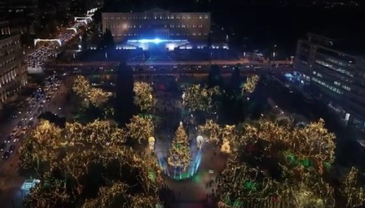 Η φωταγώγηση του Χριστουγεννιάτικου δέντρου στην πλατεία Συντάγματος