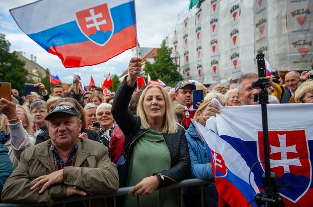 Protestas (sin mascarillas) en Eslovaquia por las restricciones del