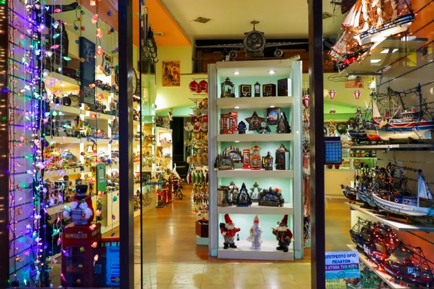 Εποχιακά καταστήματα με χριστουγεννιάτικα είδη ,Τετάρτη 24 Νοεμβρίου 2021. (ΓΙΕΝΑΝΤΑ ΝΤΕΛΑΪ/EUROKINISSI)