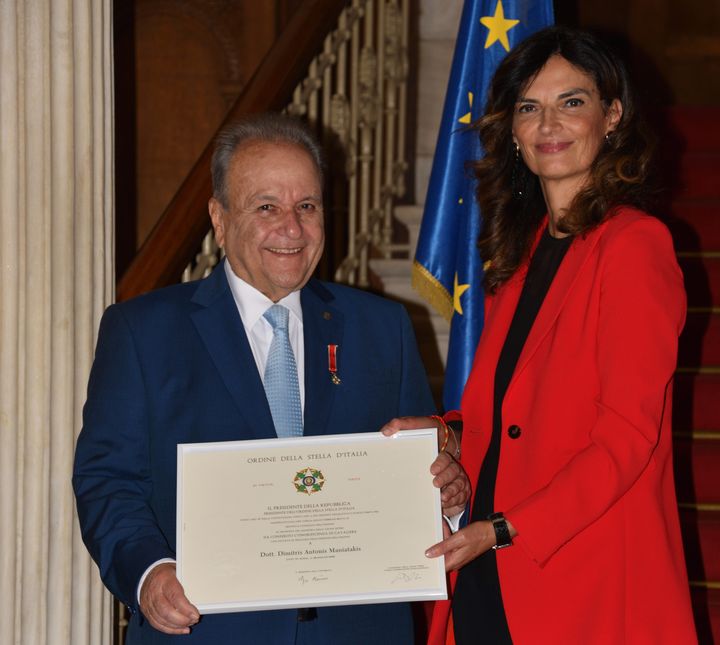 Το Διάσημο του Τάγματος Τιμής της Ιταλικής Δημοκρατίας “Cavaliere dell’Ordine della Stella d’Italia” απονεμήθηκε στον κύριο Δημήτριο Μανιατάκη και στην κυρία Ελένη Ταγωνίδη-Μανιατάκη, Πρόεδρο και Αντιπρόεδρο του Μανιατακείου Ιδρύματος, από την Πρέσβειρα της Πρεσβείας στην Ελλάδα, κυρία Patrizia Falcinelli, την Τρίτη 19 Οκτωβρίου.