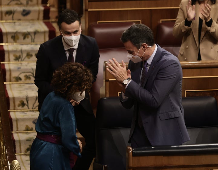 Héctor Gómez, María Jesús Montero y Pedro Sánchez, en el Congreso