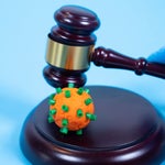 “Φρένο” στην αναστολή εργασίας ανεμβολίαστων – Τι προβλέπει δικαστική