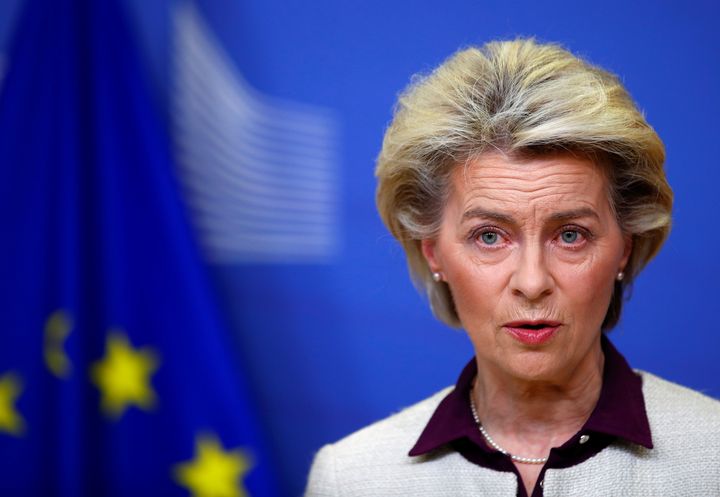 European Commission President Ursula von der Leyen delivers a media statement on the coronavirus disease (COVID-19) pandemic at the European Commission headquarters in Brussels, Belgium, November 26, 2021. REUTERS/Johanna Geron/Pool