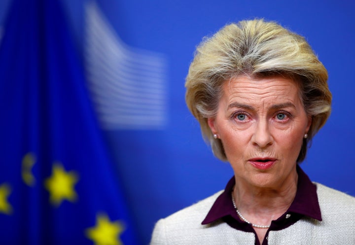 European Commission President Ursula von der Leyen delivers a media statement on the coronavirus disease (COVID-19) pandemic at the European Commission headquarters in Brussels, Belgium, November 26, 2021. REUTERS/Johanna Geron/Pool