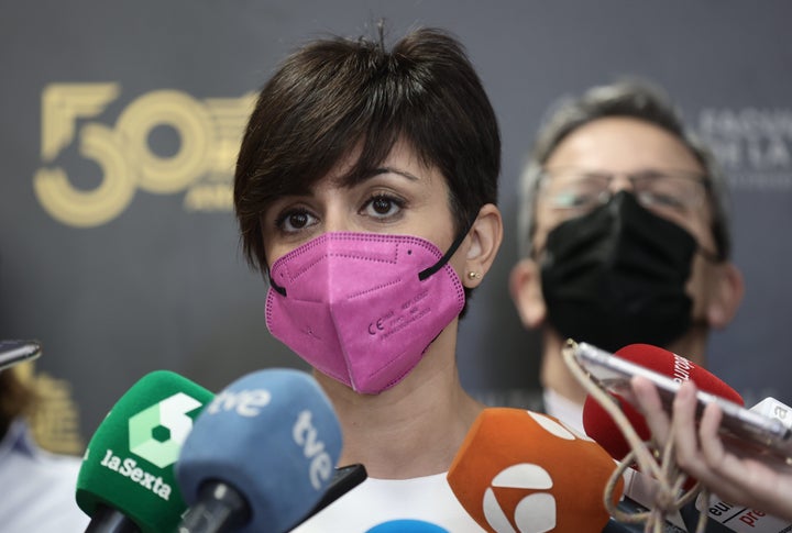 Isabel Rodríguez atiende a la prensa