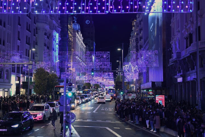La Gran Vía madrileña ya luce de Navidad.