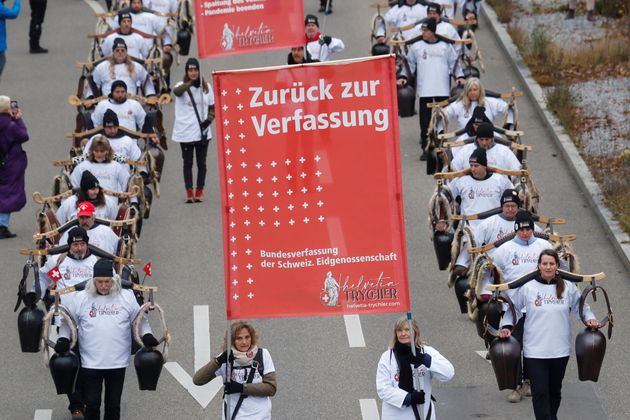 Δημοψήφισμα - ρίσκο στην Ελβετία: Ψηφίζουν σήμερα για άρση των μέτρων της