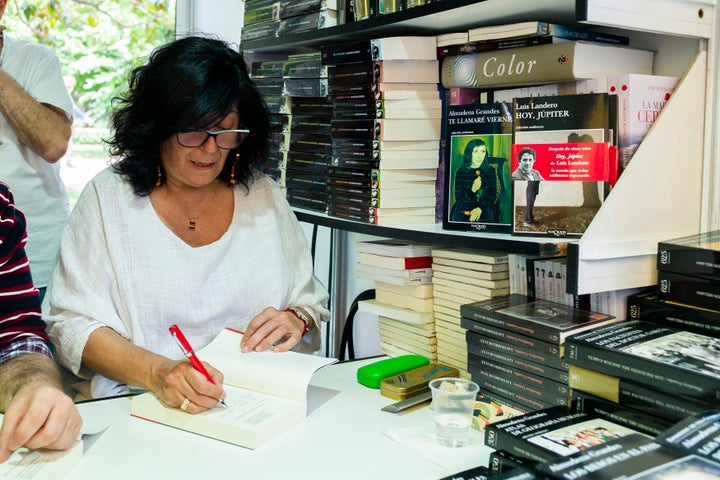 Almudena Grandes, en la Feria del Libro.