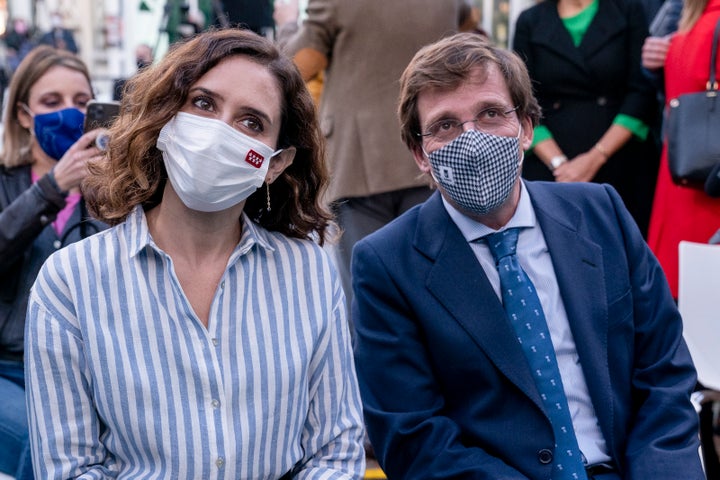 Isabel Díaz Ayuso y José Luis Martínez-Almeida, en un acto reciente.