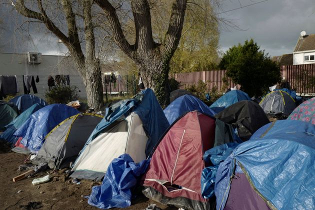 Des tentes d'un campement installé à Calais, le 27 novembre 2021 (AP Photo/Rafael