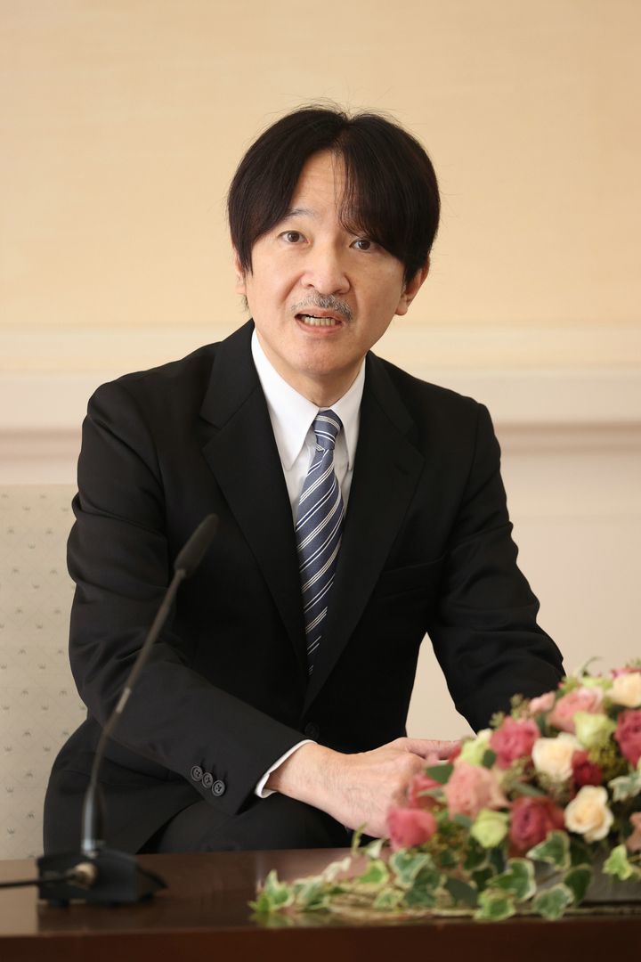 56歳の誕生日を前に記者会見される秋篠宮さま＝25日、東京都港区の赤坂東邸
