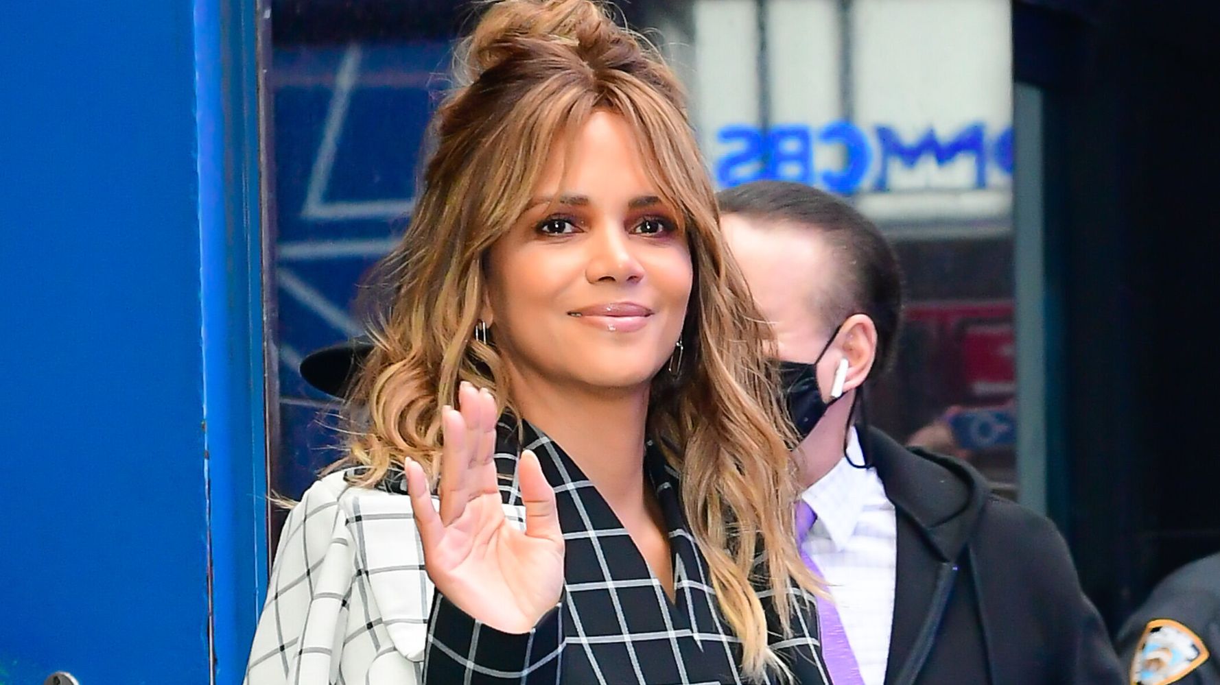 Halle Berry Inks Multi-Picture Partnership Deal With Netflix | HuffPost Entertainment