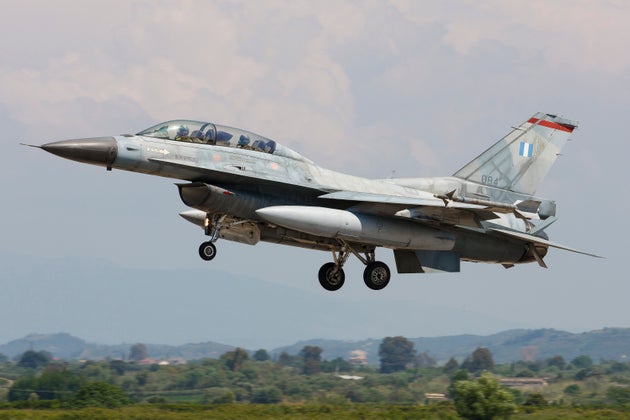 Ελληνικό F-16 απογειώνεται στην Ανδραβίδα στις 7 ΜαΪου 2009. REUTERS/Dirk Jan de Ridder/Files (GREECE - Tags: DISASTER TRANSPORT)