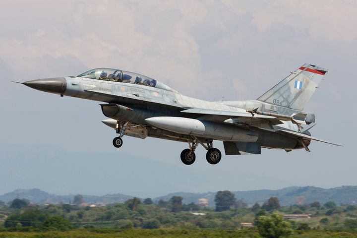 Ελληνικό F-16 απογειώνεται στην Ανδραβίδα στις 7 ΜαΪου 2009. REUTERS/Dirk Jan de Ridder/Files (GREECE - Tags: DISASTER TRANSPORT)
