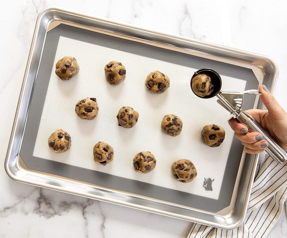 10 Essential Baking Tools For Beginners in Baking