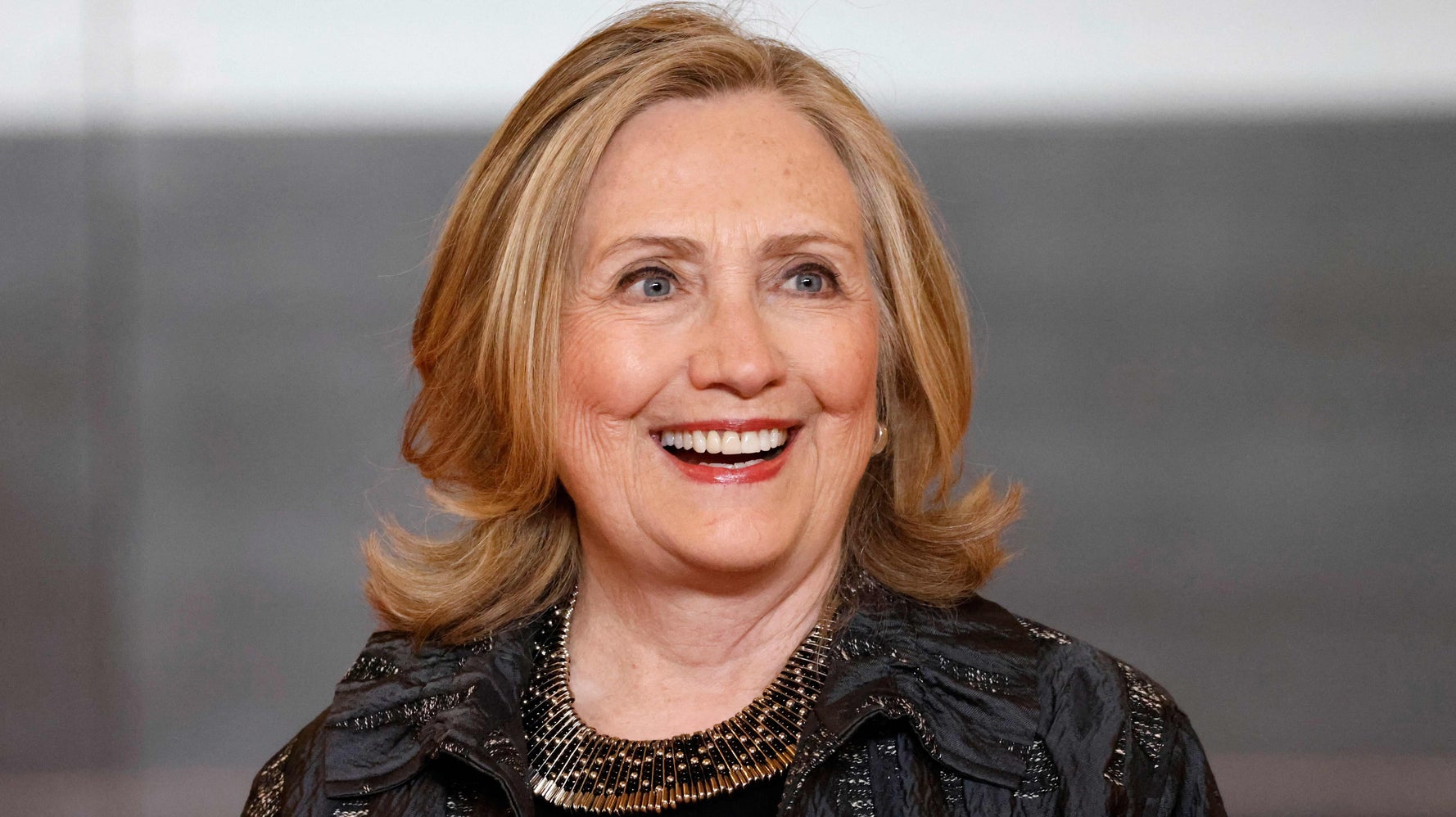 Hillary Clinton Indirectly Drags Trump — And His Breath — On Twitter - Vimarsana News