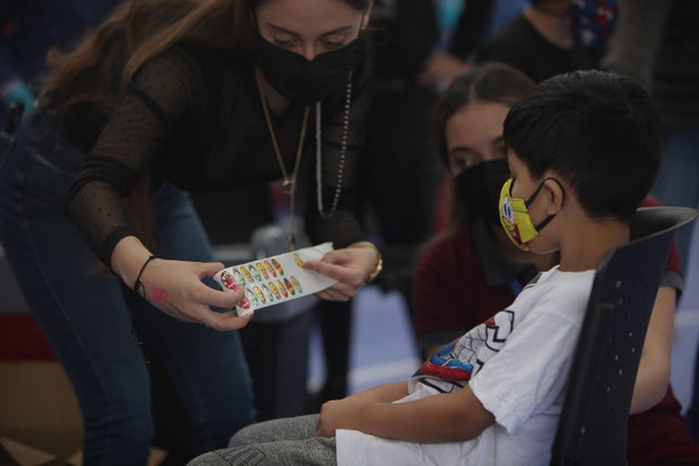 Ok Aifa al vaccino per bambini 5 11 anni con due "mini dosi" Pfizer Ok Aifa al vaccino per bambini 5 11 anni con due "mini dosi" Pfizer