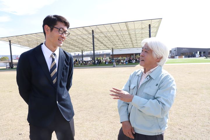 （写真左から）高槻市の藤井敏温さん、鐘ヶ江一朗さん。