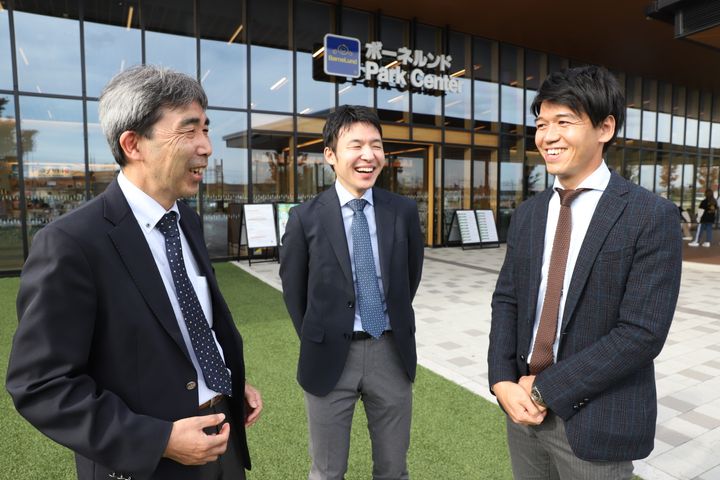 （写真左から）UR都市機構の亀山 隆さん、川村 将登さん、芦田 浩史さん。