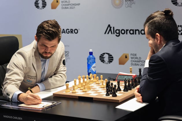 La precisione da orafi non schioda Carlsen e Nepomniachtchi dalla parità La precisione da orafi non schioda Carlsen e Nepomniachtchi dalla parità