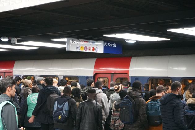 Le trafic RER très perturbé à Châtelet après la mort d'un homme sur...