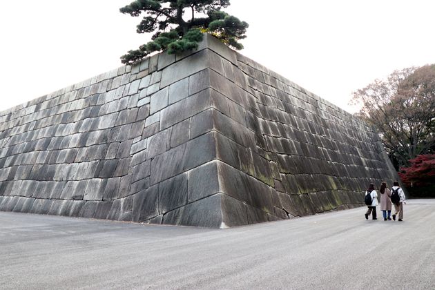 皇居に残る旧江戸城の天守台（11月30日撮影）