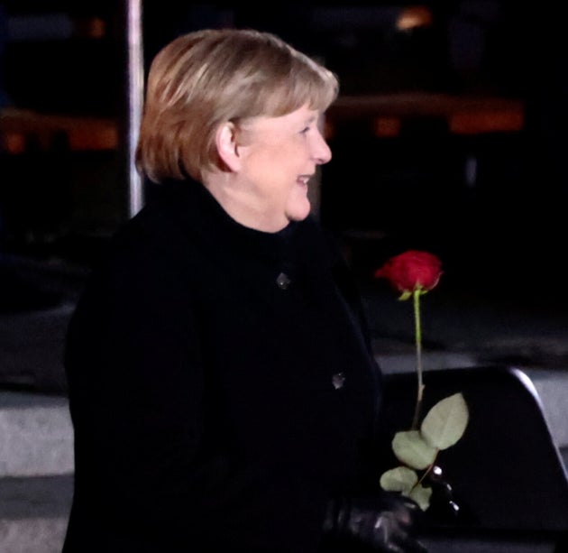 2 Δεκεμβρίου 2021 - Οι γερμανικές ομοσπονδιακές ένοπλες δυνάμεις- αποχαιρέτησαν την απερχόμενη καγκελάριο, Άνγκελα Μέρκελ.