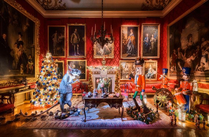Professional Christmas decorators decorate Blenheim Palace