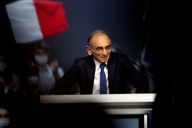 Eric Zemmour photographié durant son discours à