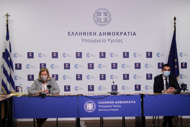 Ενημέρωση των διαπιστευμένων συντακτών για το Εθνικό Σχέδιο εμβολιαστικής κάλυψης για τη νόσο COVID-19, στο Υπουργείο Υγείας από την Πρόεδρο της Εθνικής Επιτροπής Εμβολιασμών Μαρία Θεοδωρίδου και τον Γενικό Γραμματέα Πρωτοβάθμιας Φροντίδας Υγείας Μάριο Θεμιστοκλέους. Δευτέρα 8 Νοεμβρίου 2021 (ΓΙΕΝΑΝΤΑ ΝΤΕΛΑΪ / EUROKINISSI)