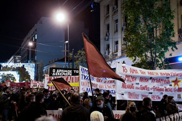 Πορεία στο κέντρο της Αθήνας για τα 13 χρόνια από τη δολοφονία του Αλέξανδρου Γρηγορόπουλου από οργανώσεις και συλλογικότητες της Αριστεράς και του αντιεξουσιαστικού χώρου, Δευτέρα 6 Δεκεμβρίου 2021. (ΤΑΤΙΑΝΑ ΜΠΟΛΑΡΗ/EUROKINISSI)