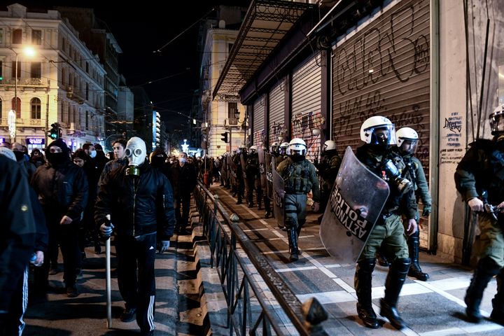Πορεία στο κέντρο της Αθήνας για τα 13 χρόνια από τη δολοφονία του Αλέξανδρου Γρηγορόπουλου από οργανώσεις και συλλογικότητες της Αριστεράς και του αντιεξουσιαστικού χώρου, Δευτέρα 6 Δεκεμβρίου 2021. (ΤΑΤΙΑΝΑ ΜΠΟΛΑΡΗ/EUROKINISSI)