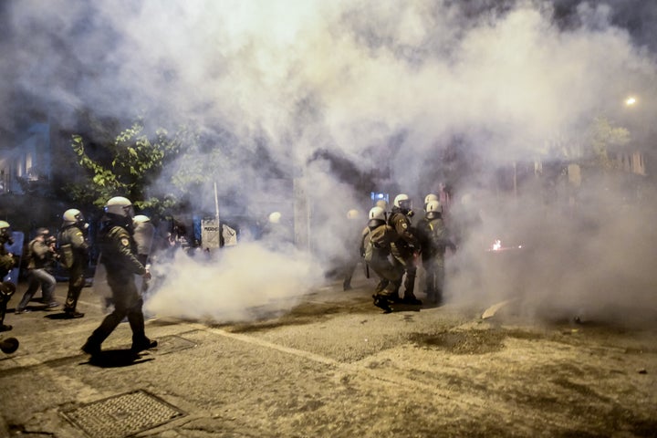 ΕΠΕΙΣΟΔΙΑ ΣΤΑ ΕΞΑΡΧΕΙΑ ΜΕΤΑ ΤΟ ΤΕΛΟΣ ΤΗΣ ΠΟΡΕΙΑΣ ΓΙΑ ΤΗΝ 13η ΕΠΕΤΕΙΟ ΑΠΟ ΤΗΝ ΔΟΛΟΦΟΝΙΑ ΤΟΥ ΑΛΕΞΗ ΓΡΗΓΟΡΟΠΟΥΛΟΥ. Δευτέρα 6 Δεκεμβρίου 2021. (ΤΑΤΙΑΝΑ ΜΠΟΛΑΡΗ / EUROKINISSI)