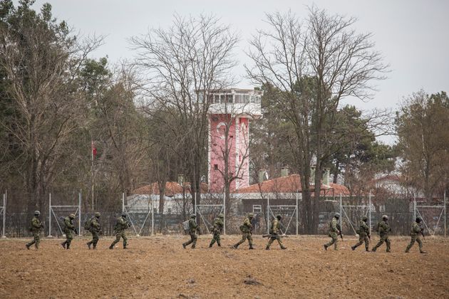 Ελεύθεροι με όρους ο αστυνομικός και η φίλη του που συνελήφθησαν στην τουρκική