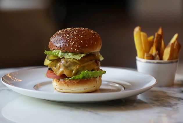 Le burger est devenu le plat le plus livré à domicile en 2021.