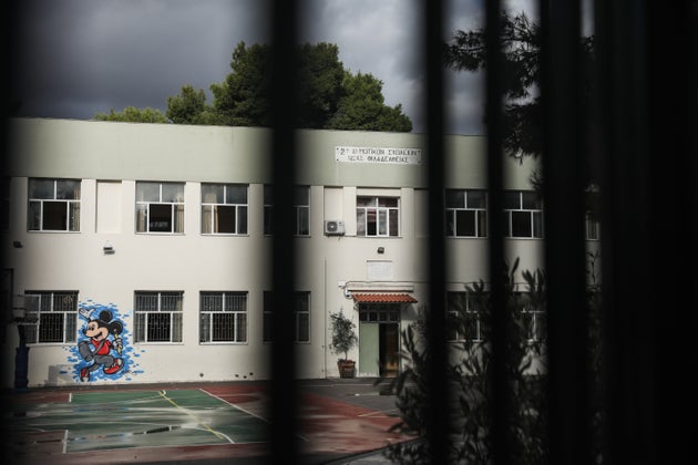 Αυξάνονται τα κρούσματα γονέων-αρνητών που κρατούν τα παιδιά τους εκτός