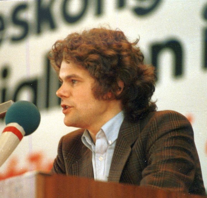 Ο Όλαφ Σολτς μιλά στο Συνέδριο των Νέων Σοσιαλιστών της Γερμανίας το 1984