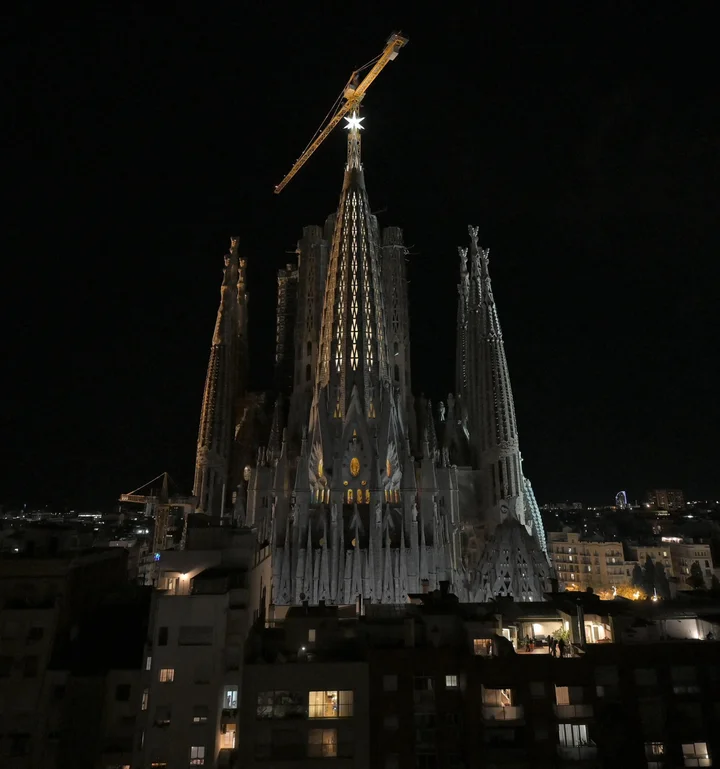 サグラダ ファミリア 聖母マリアの塔が完成 巨大な星を点灯 ローマ教皇 皆さん全員のために輝いています ハフポスト World サグラダ ファミリア 聖母マリアの塔が完成 巨大な星を点灯 ローマ教皇 皆さん全員のために輝いています ハフポスト World