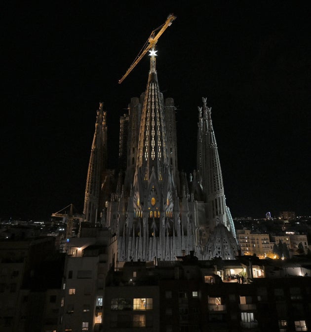 サグラダ ファミリア 聖母マリアの塔が完成 巨大な星を点灯 ローマ教皇 皆さん全員のために輝いています ハフポスト サグラダ ファミリア 聖母マリアの塔が完成 巨大な星を点灯 ローマ教皇 皆さん全員のために輝いています ハフポスト