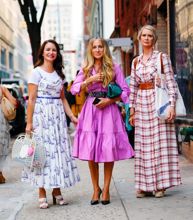 (L-R) Kristin Davis, Sarah Jessica Parker and Cynthia Nixon on the set of And Just Like That on July 20, 2021 in New York City. (Photo by Gotham/GC Images)