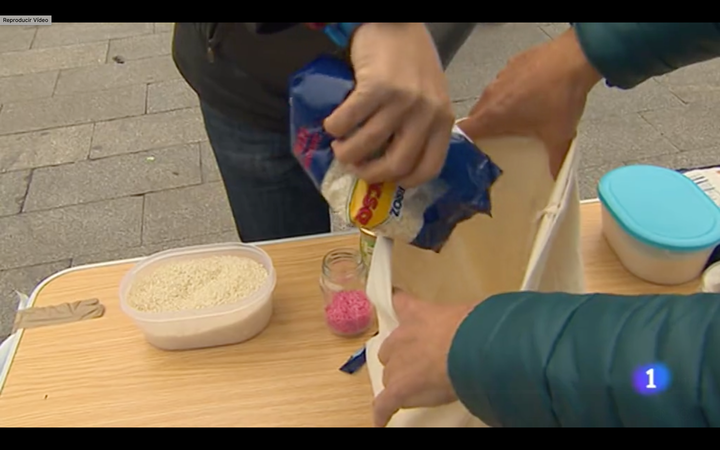 Profesor explica con arroz las probabilidades de que te toque el Gordo.