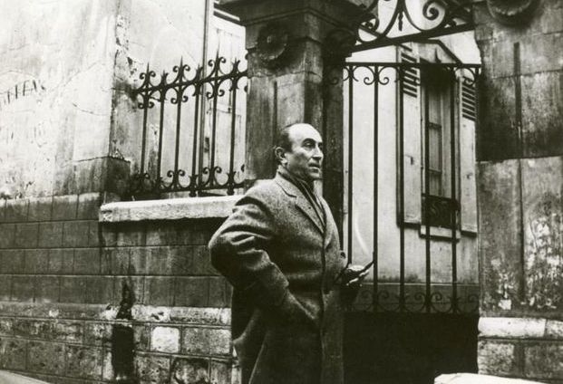 Ο Γιάννης Μόραλης στο Παρίσι, 1963.
