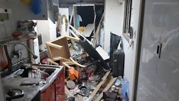 9일 오후 경기 안산시 단원구의 한 다세대주택에서 가스폭발로 추정되는 사고가