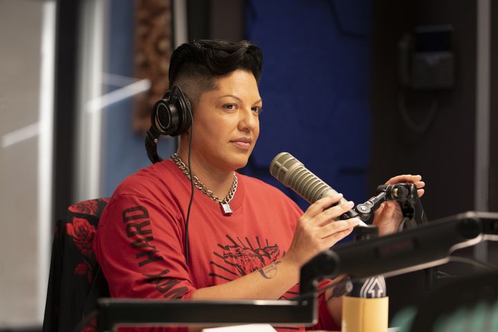 Sara Ramírez as podcast host Che in HBO Max's "And Just Like That ... "