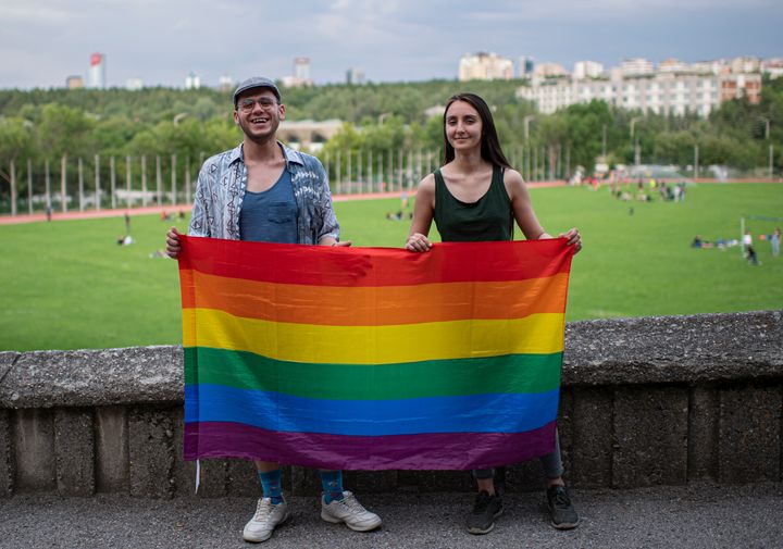 トルコの首都アンカラの中東工科大学で学ぶメリケ・バルカンさんとオズギュル・ギュルさん。同大学のLGBTIサークルの主要メンバーとして精力的に活動