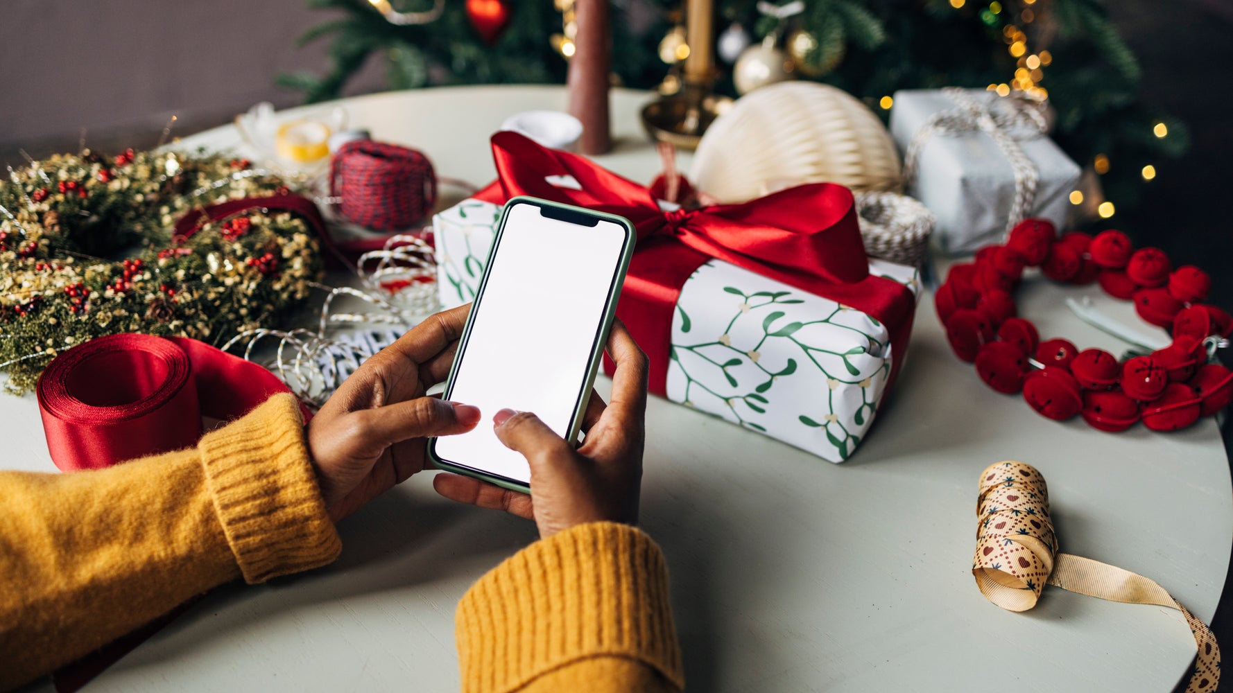 When Should You Start Buying Christmas Gifts? Early or Later?