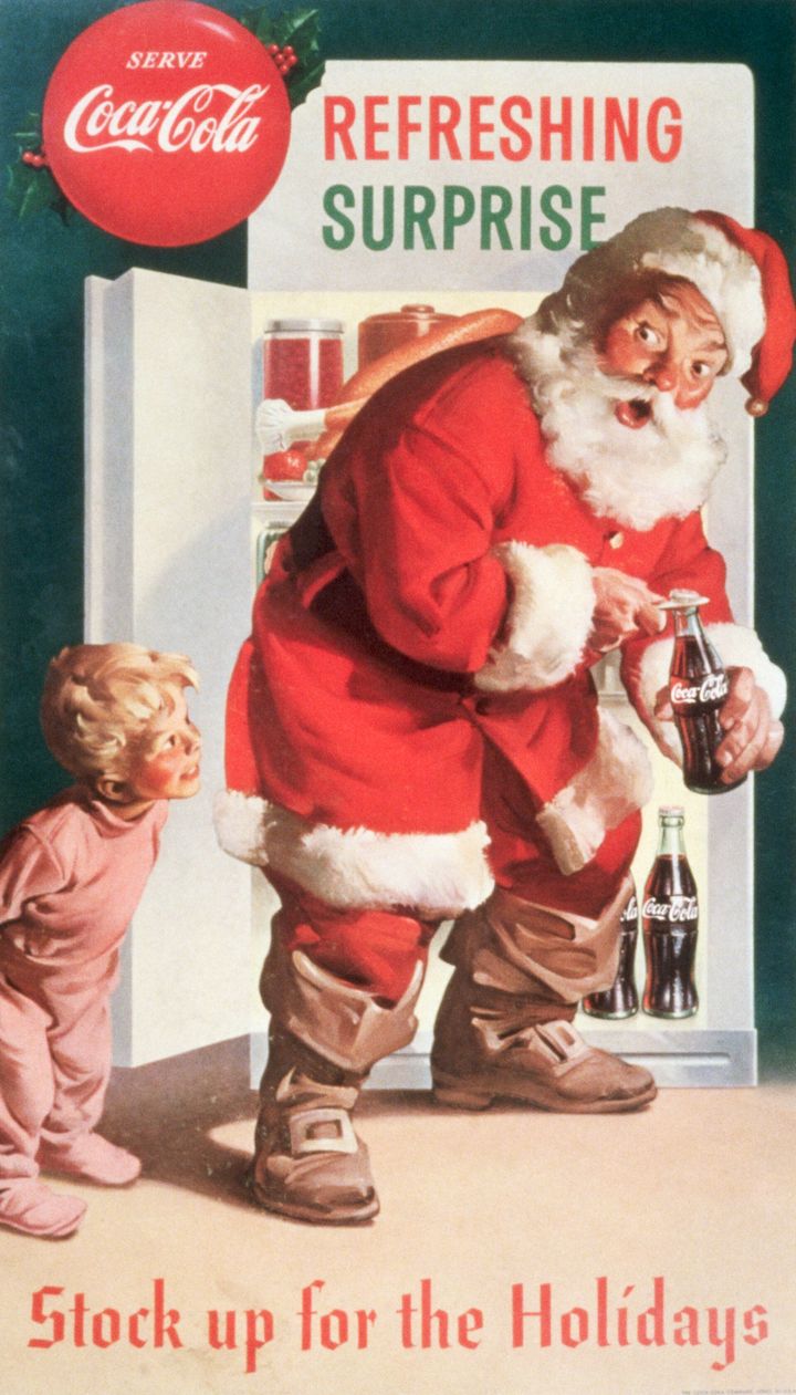 サンドブロム氏が描いたサンタクロースの広告の一つ。冷蔵庫を開けてコーラを取り出すサンタクロースを、子どもが驚かせている