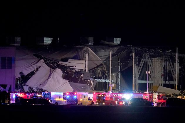 Un entrepôt Amazon s'est effondré lors du passage d'une tornade dans l'Illinois, le 10 décembre 2021. 